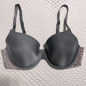 Victoria’s Secret perfect coverage bra. 38C
